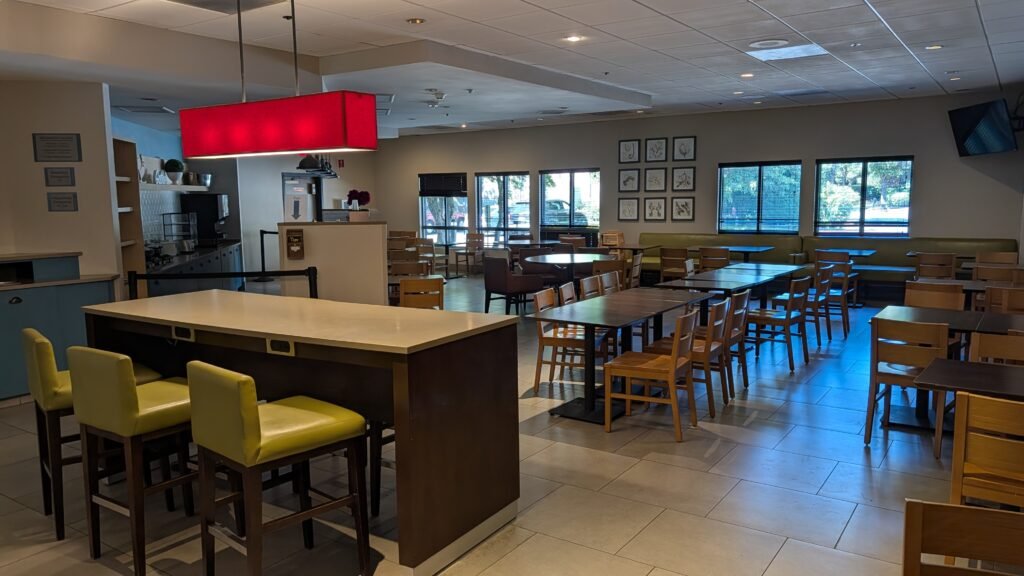 Breakfast dining area at the Country Inn & Suites by Radisson Seattle-Bothell.