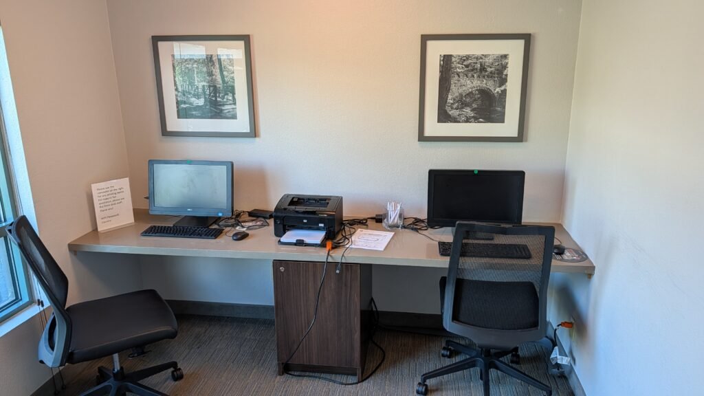 Business centre at the Country Inn & Suites by Radisson Seattle-Bothell.