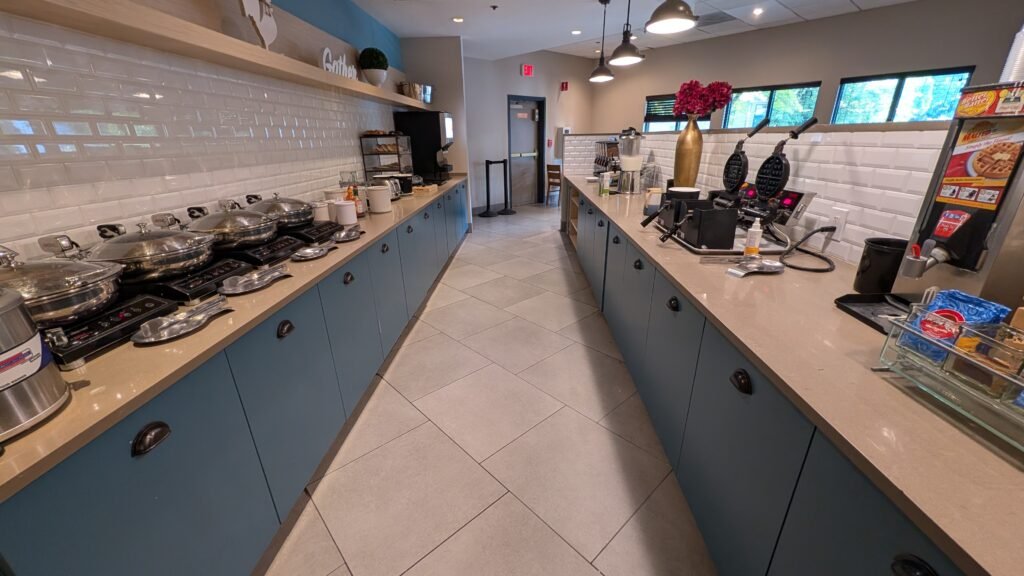 Hot breakfast buffet at the Country Inn & Suites by Radisson Seattle-Bothell.
